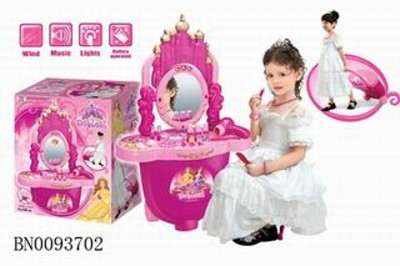 CASTLE MAKEUP SUITCASE,