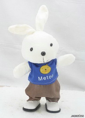 B/O SINGING AND WALKING  PLUSH DOLL,