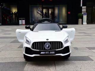 CHILDREN CAR W/CHARGER,