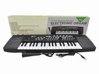 37 KEY ELECTRONIC ORGAN W/MICROPHONE,