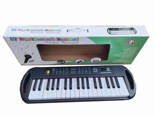 37 KEY ELECTRONIC ORGAN W/MICROPHONE,