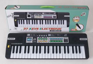 37 KEY ELECTRONIC ORGAN W/MICROPHONE,
