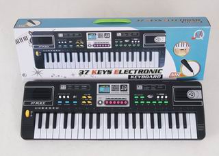 37 KEY ELECTRONIC ORGAN W/MICROPHONE,