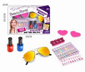 MANICURE SET,